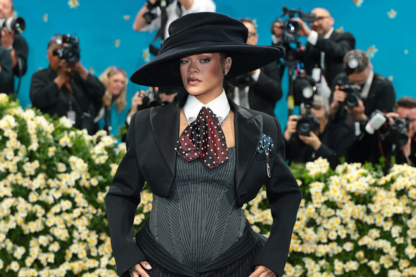 Rihanna 與 Doja Cat 驚艷亮相 2025 Met Gala｜演繹 Marc Jacobs 訂製造型