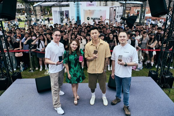 摺 才叫帥！瘦子E.SO現身Motorola華山快閃店　攜「老鄉」暴風掃貨　限量100名粉絲優惠1小時完售！